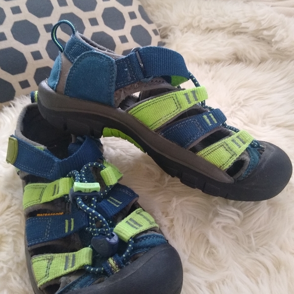 KEEN Newport H2 Sandals blue and fluorescent green size 1 like new - Picture 2 of 6